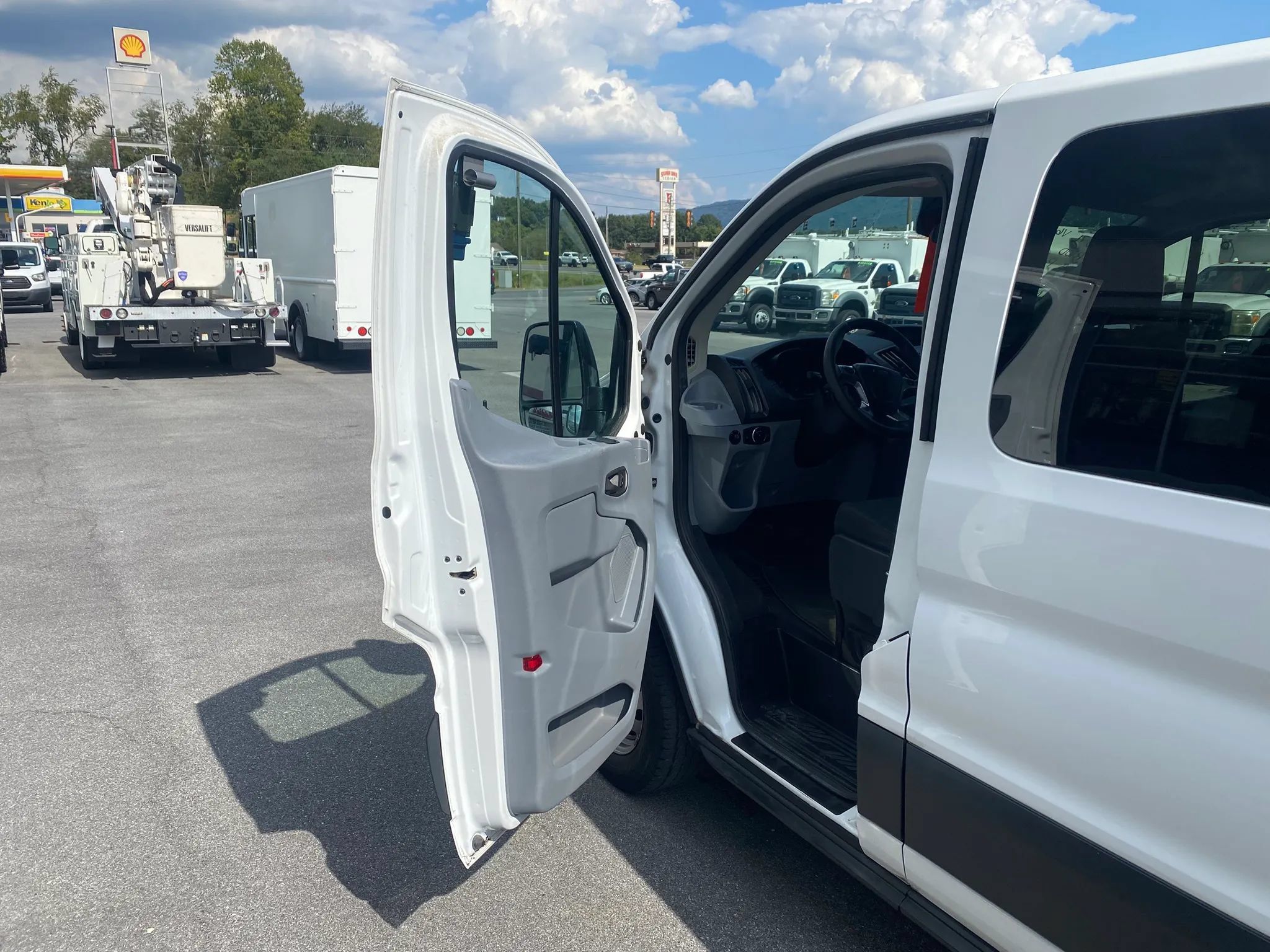 Used 2018 Ford Transit 350 XL RWD image 7