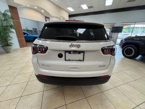 Used 2024 Jeep Compass Latitude AWD/4WD image 6