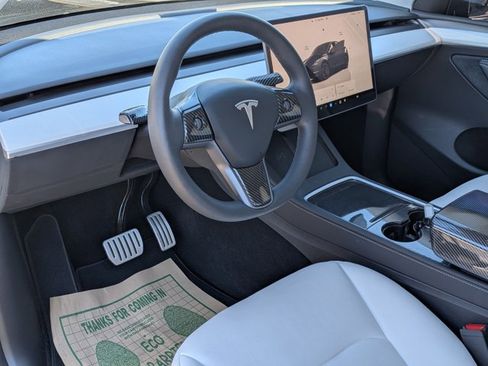 Used 2024 Tesla Model Y Performance image 10