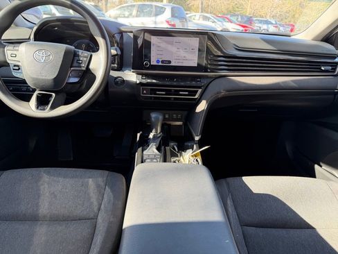 Used 2025 Toyota Camry LE image 9