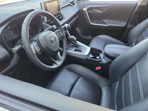 Used 2021 Toyota RAV4 Limited image 3