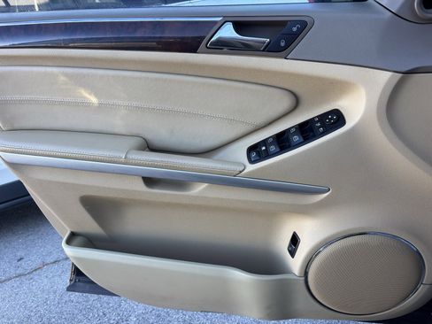 Used 2011 Mercedes-Benz GL 550 4MATIC image 15