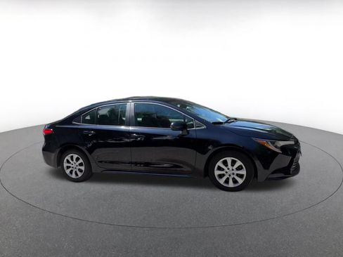 Used 2025 Toyota Corolla LE FWD image 2