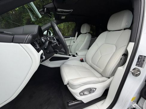 Certified 2026 Porsche Macan AWD/4WD image 5