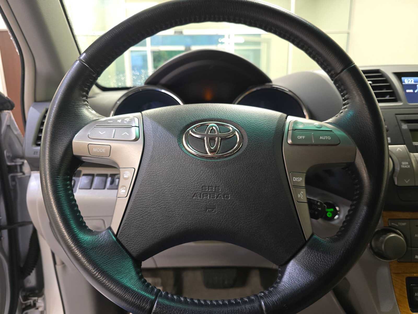 Used 2010 Toyota Highlander Limited AWD/4WD image 11