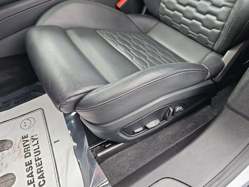 Used 2022 Audi e-tron GT Premium Plus w/ Performance Package image 33