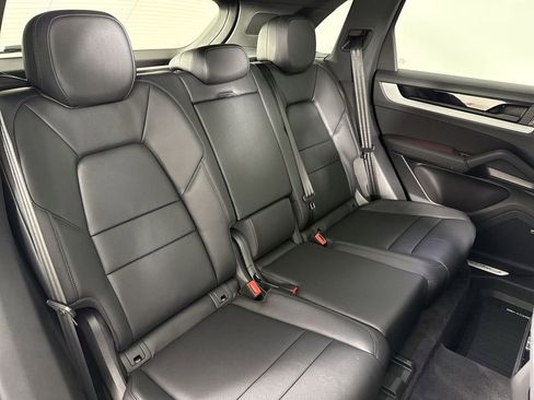 Certified 2025 Porsche Cayenne image 23