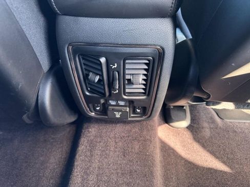 Used 2018 Jeep Grand Cherokee Limited image 16