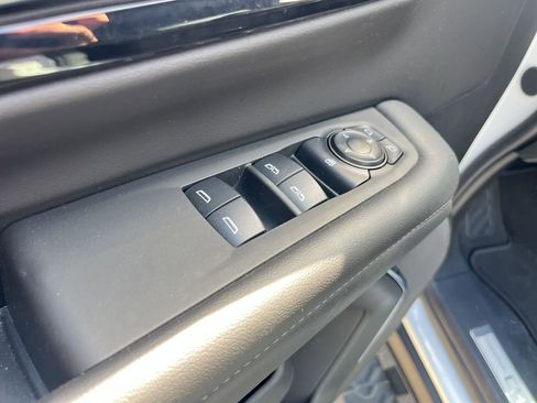 Used 2025 Chevrolet Tahoe Z71 AWD/4WD image 9