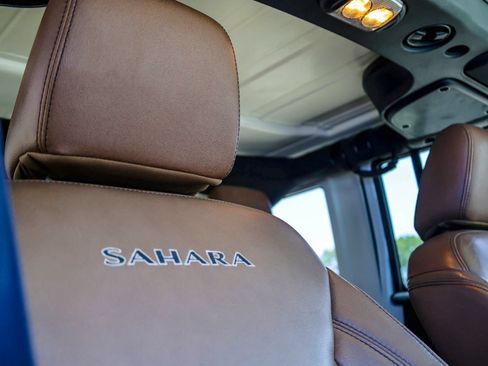 Used 2017 Jeep Wrangler Unlimited Sahara AWD/4WD image 11