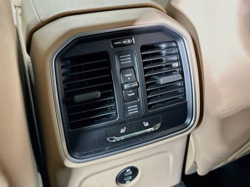 Certified 2026 Porsche Macan AWD/4WD image 27