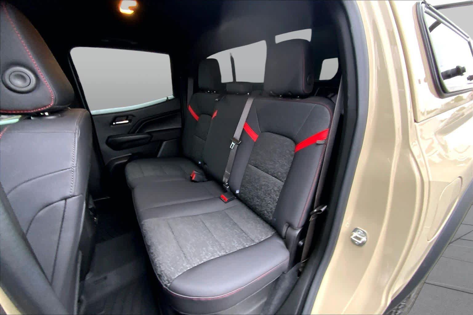 Used 2024 Chevrolet Colorado Z71 w/ Z71 Convenience Package 2 AWD/4WD image 21