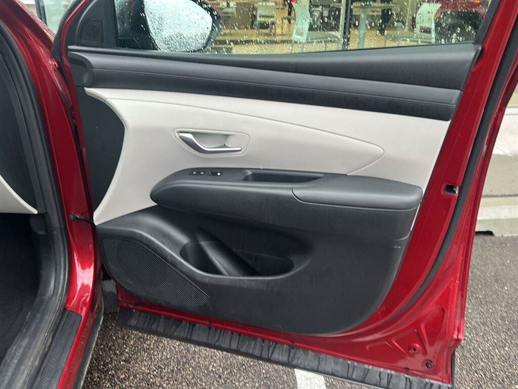 Certified 2025 Hyundai Tucson SEL AWD/4WD image 9