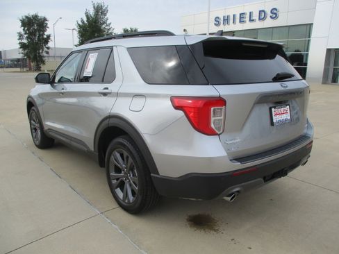 Used 2024 Ford Explorer XLT w/ Equipment Group 202A image 4