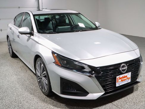 Used 2023 Nissan Altima 2.5 SL image 5