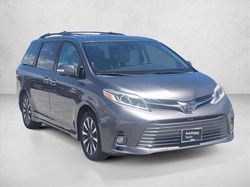 Used 2019 Toyota Sienna Limited Premium w/ Carpet Mat Package FWD image 3