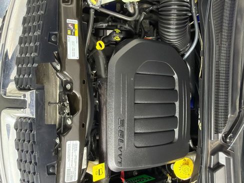 Used 2019 Dodge Grand Caravan SE w/ UConnect Hands-Free Group image 28