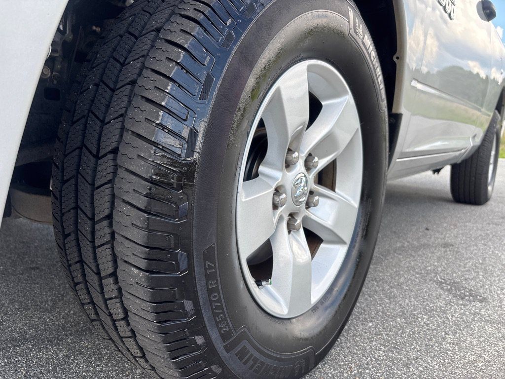 Used 2017 RAM 1500 Express RWD image 9