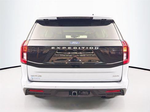 Used 2025 Ford Expedition Max Active AWD/4WD image 6