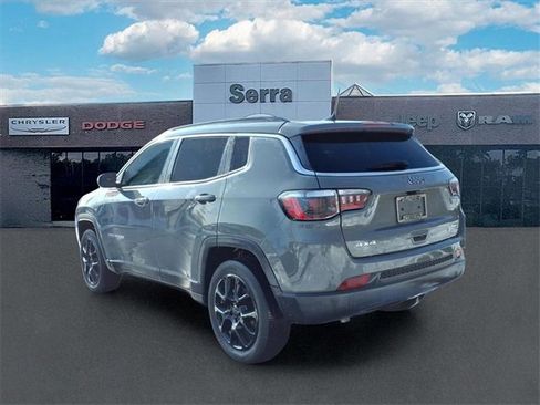 Used 2023 Jeep Compass Latitude image 4