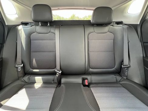 Used 2025 Chevrolet Trax LT FWD image 9