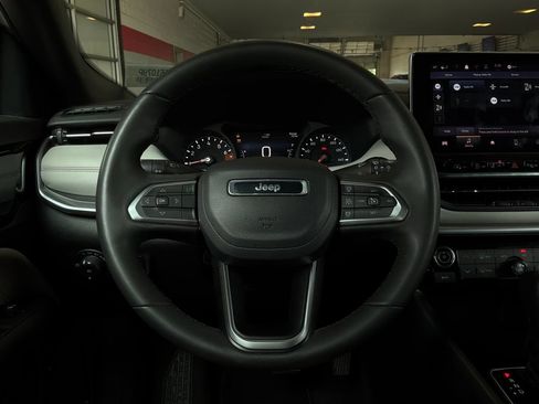 Used 2025 Jeep Compass Limited AWD/4WD image 34