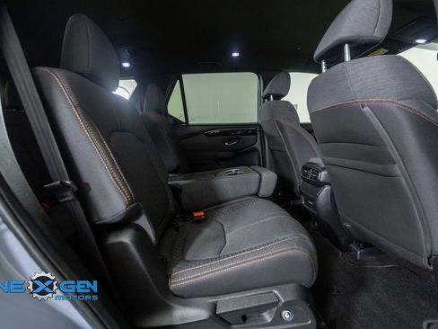 Used 2025 Honda Pilot Sport image 33