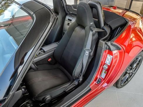 Used 2016 MAZDA MX-5 Miata Club RWD image 42