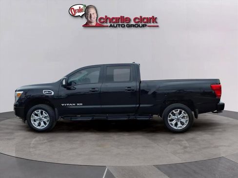 Used 2024 Nissan Titan SV w/ SV Convenience Package image 2