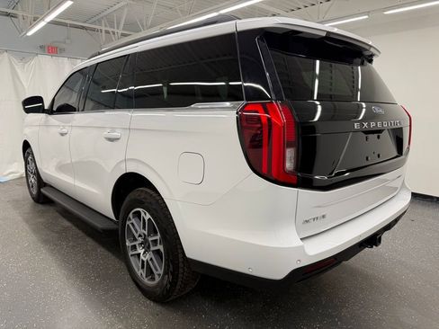 Used 2025 Ford Expedition Active AWD/4WD image 3