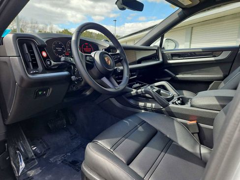 Certified 2025 Porsche Cayenne Coupe image 11