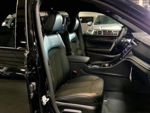 New 2025 Jeep Grand Cherokee Altitude image 50