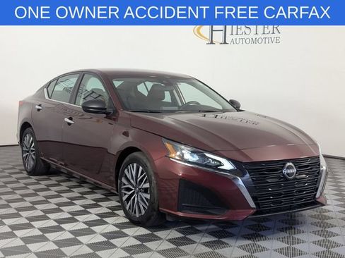 Used 2025 Nissan Altima 2.5 SV FWD image 2