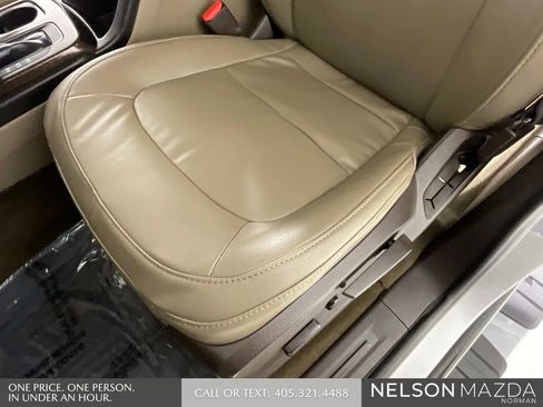 Used 2015 GMC Canyon SLT image 25