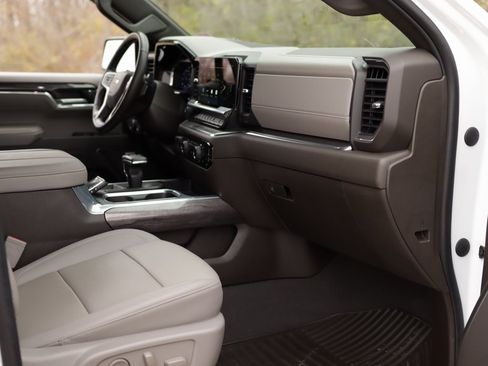 Used 2024 Chevrolet Silverado 1500 LTZ image 35