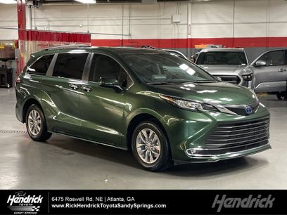 Certified 2022 Toyota Sienna XLE