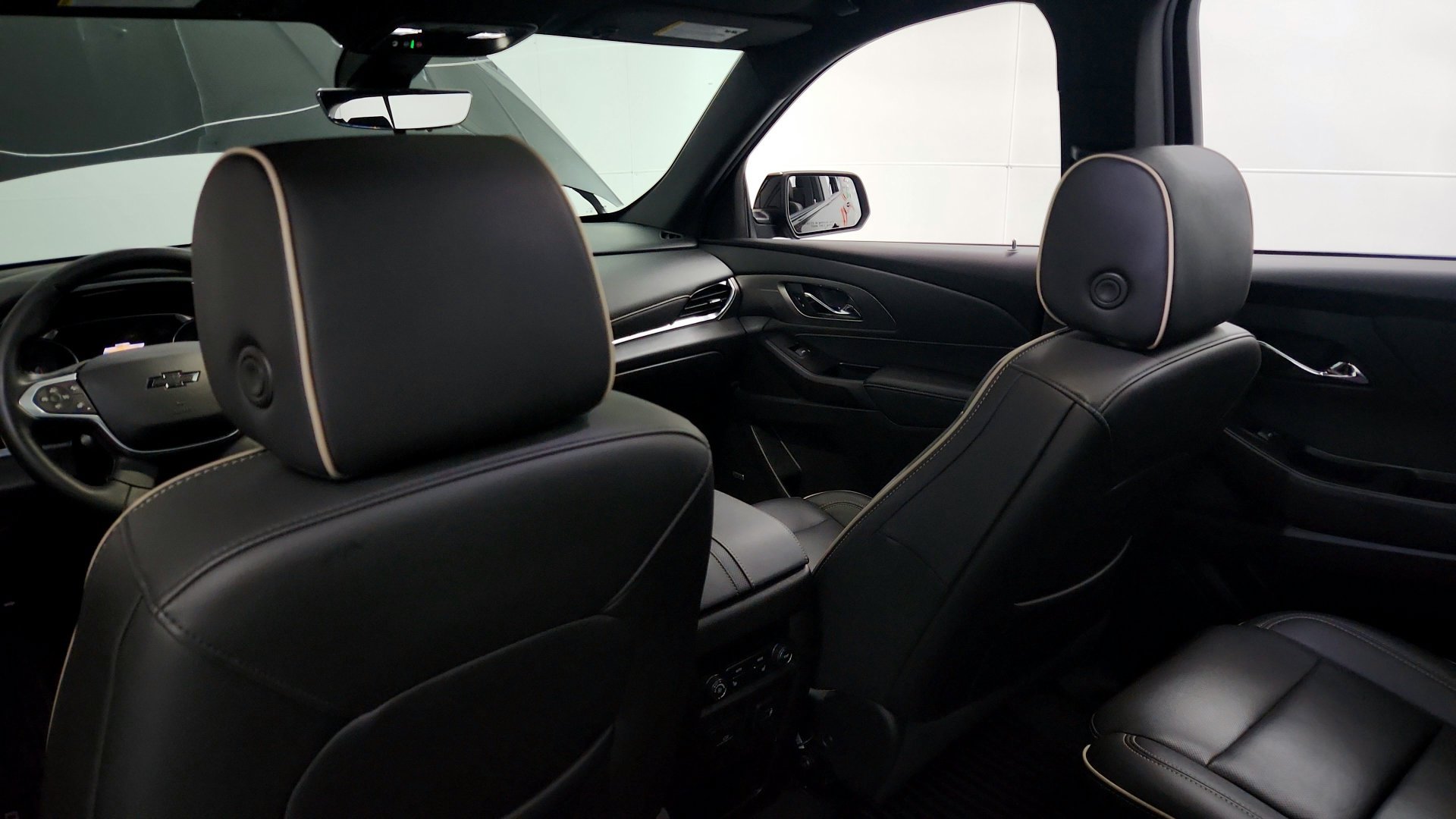 Used 2023 Chevrolet Traverse Premier w/ Redline Edition FWD image 11