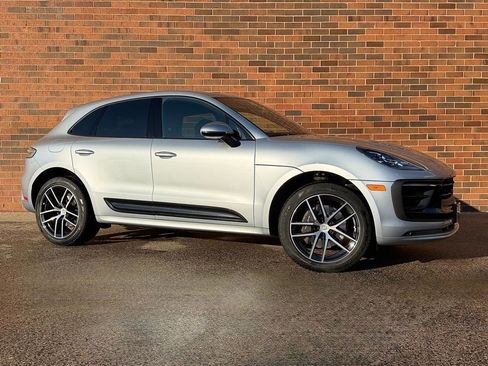 Certified 2025 Porsche Macan image 9