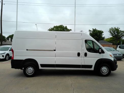 Used 2023 RAM ProMaster 2500 FWD image 5