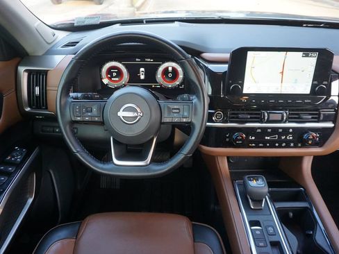 Used 2023 Nissan Pathfinder Platinum FWD image 6