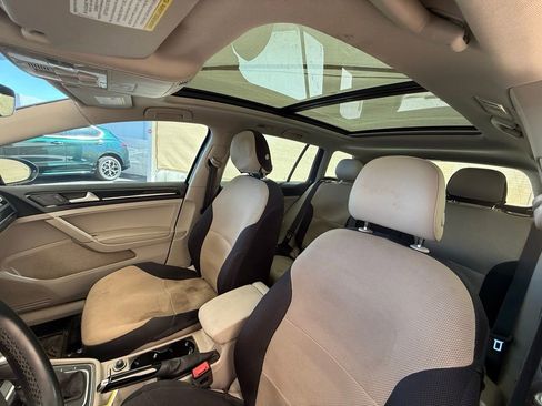 Used 2018 Volkswagen Golf SEL image 12