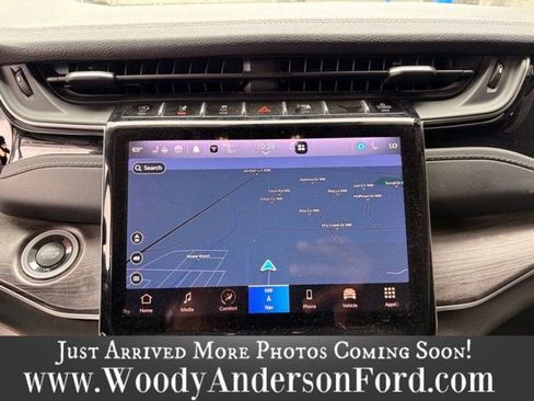 Used 2023 Jeep Grand Cherokee L Limited w/ Luxury Tech Group II AWD/4WD image 11