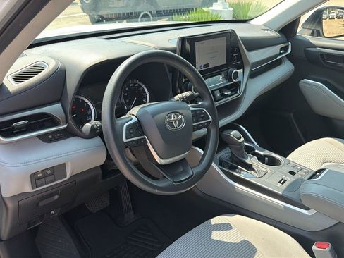 Used 2023 Toyota Highlander L FWD image 20