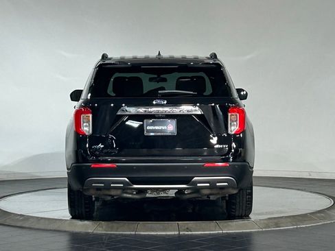 Used 2022 Ford Explorer XLT w/ Equipment Group 202A AWD/4WD image 8