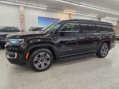 Used 2023 Jeep Wagoneer L Series II image 1