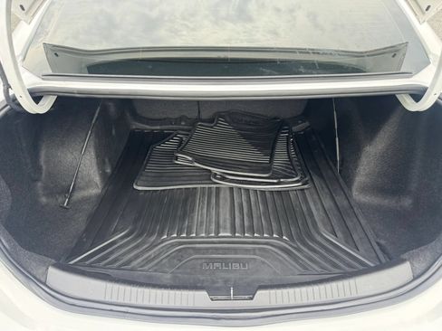 Used 2018 Chevrolet Malibu LT FWD image 21