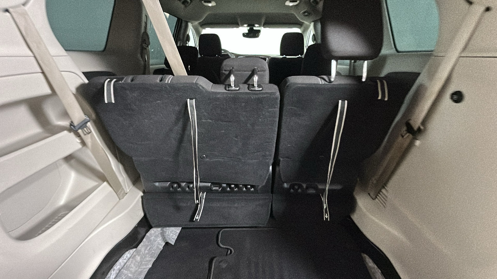 Used 2024 Chrysler Voyager LX FWD image 33