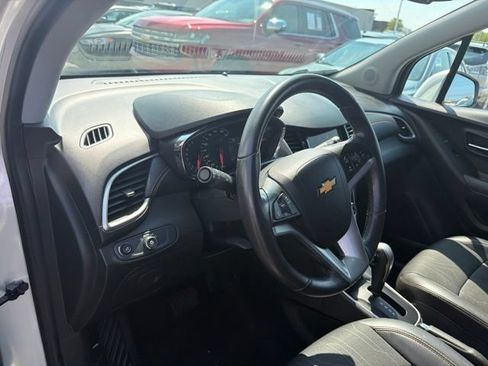 Used 2019 Chevrolet Trax LT w/ LT Convenience Package FWD image 15