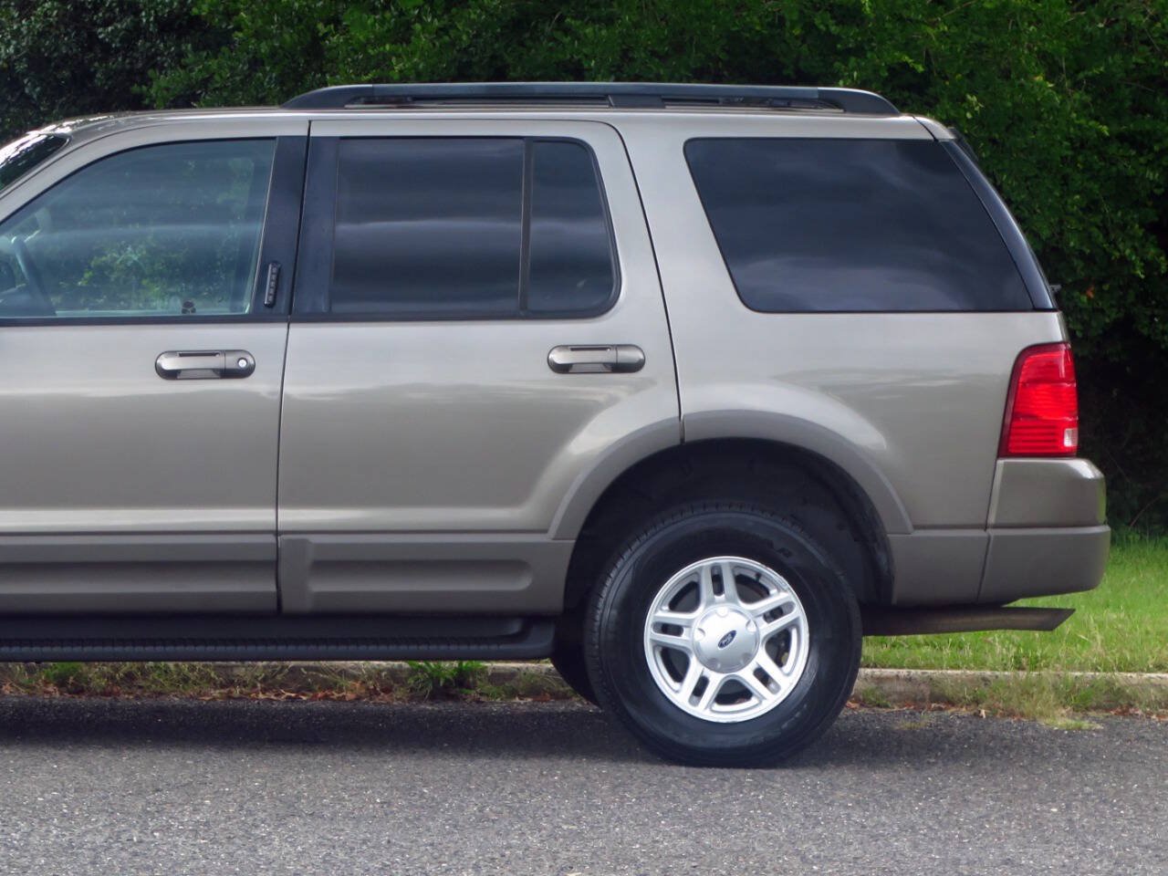 Used 2002 Ford Explorer XLT AWD/4WD image 19
