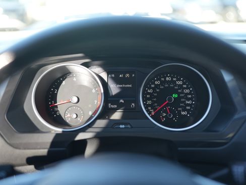 Used 2021 Volkswagen Tiguan SE w/ Panoramic Sunroof Package image 13